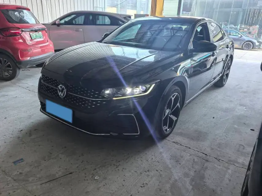 2024 Volkswagen Passat 2.0T 186HP L4 7DCT