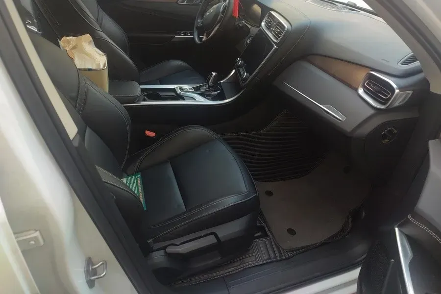 2017 Zotye SR9 2.0T 190HP L4 6DCT,autocango,china used car exporter,china ev exporter,chinese used car exporter,chinese used ev exporter