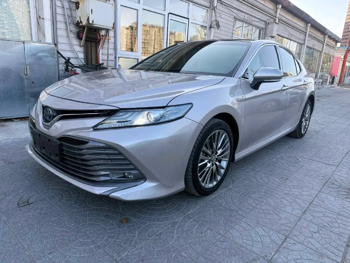 2019 Toyota Camry 2.5L 178HP L4 E-CVT Hybrid