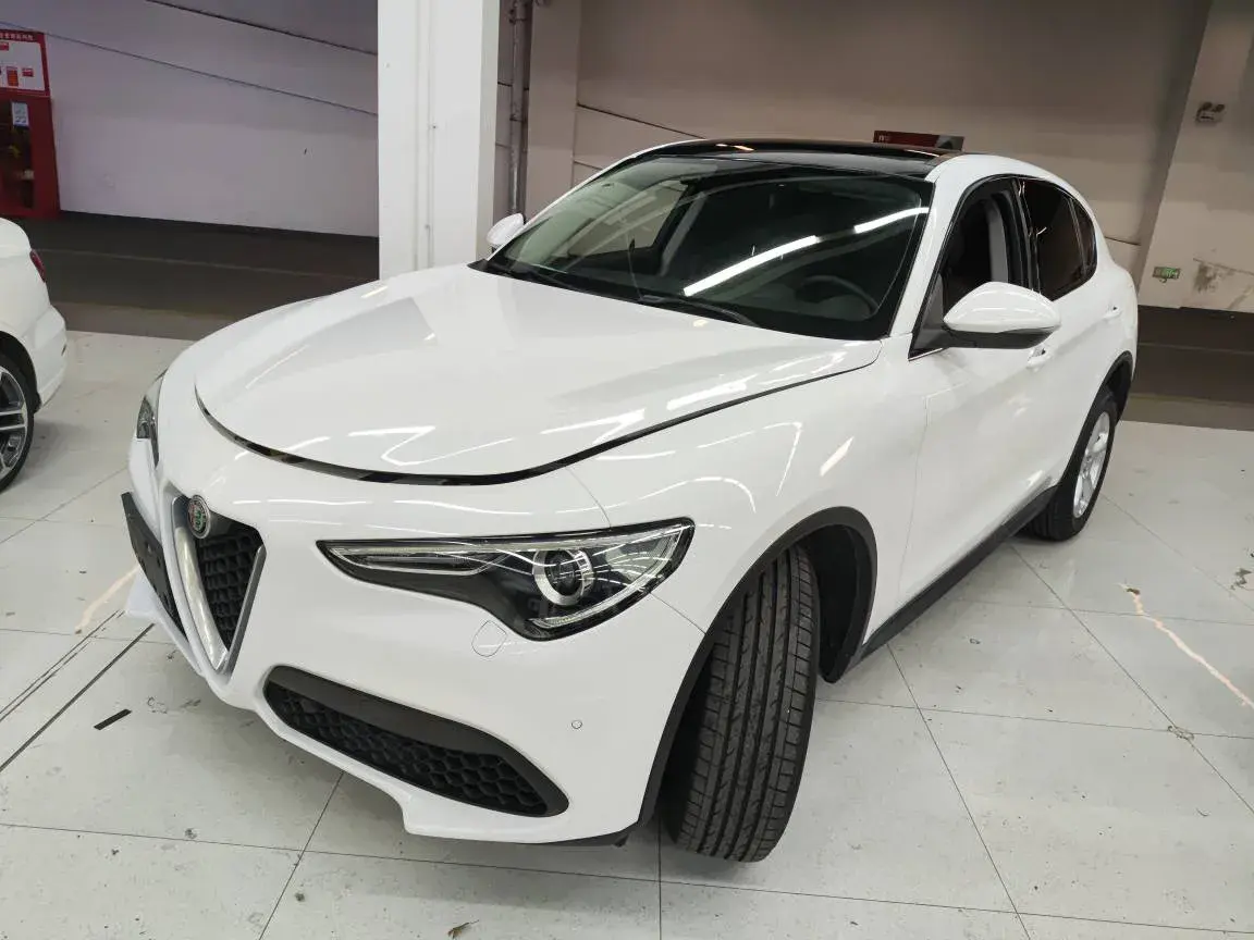 2017 Jaguar XE 2.0T 240HP L4 8AT