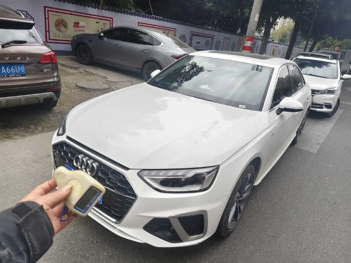 2025 Audi A4L 2.0T 190HP L4 7DCT