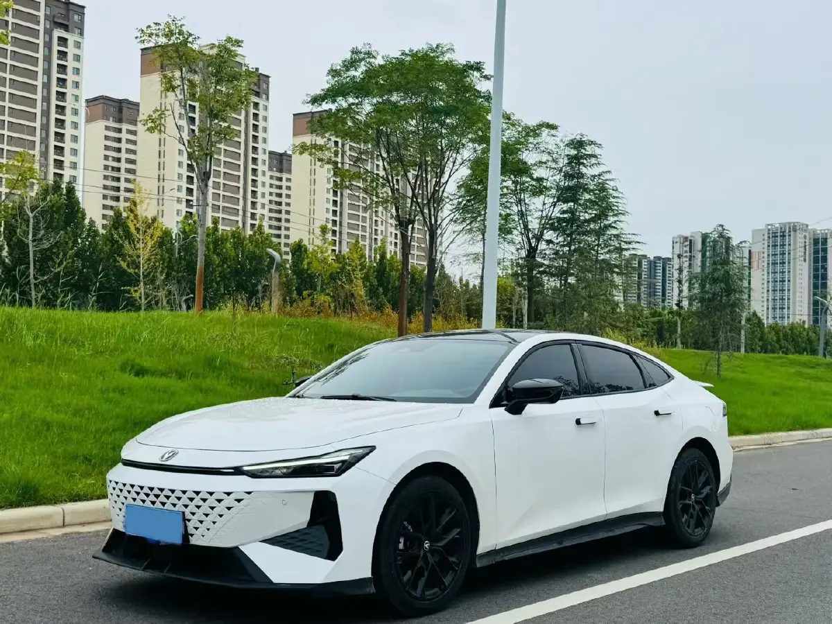 2024 ChangAn UNI-V 1.5T 188HP L4 7DCT