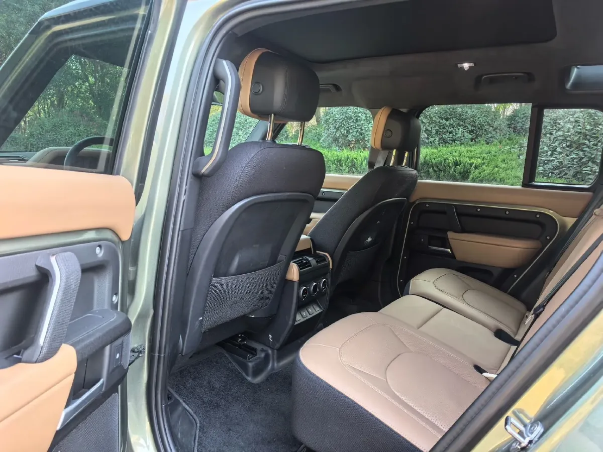 2025 Land Rover Defender 3.0T 400HP L6 8AT,autocango,china used car exporter,china ev exporter,chinese used car exporter,chinese used ev exporter