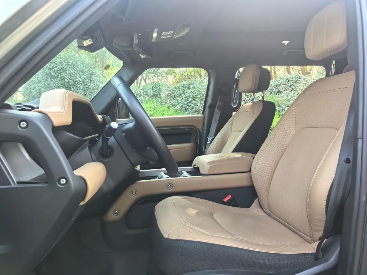 2025 Land Rover Defender 3.0T 400HP L6 8AT,autocango,china used car exporter,china ev exporter,chinese used car exporter,chinese used ev exporter