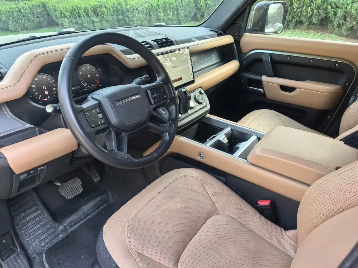 2025 Land Rover Defender 3.0T 400HP L6 8AT,autocango,china used car exporter,china ev exporter,chinese used car exporter,chinese used ev exporter