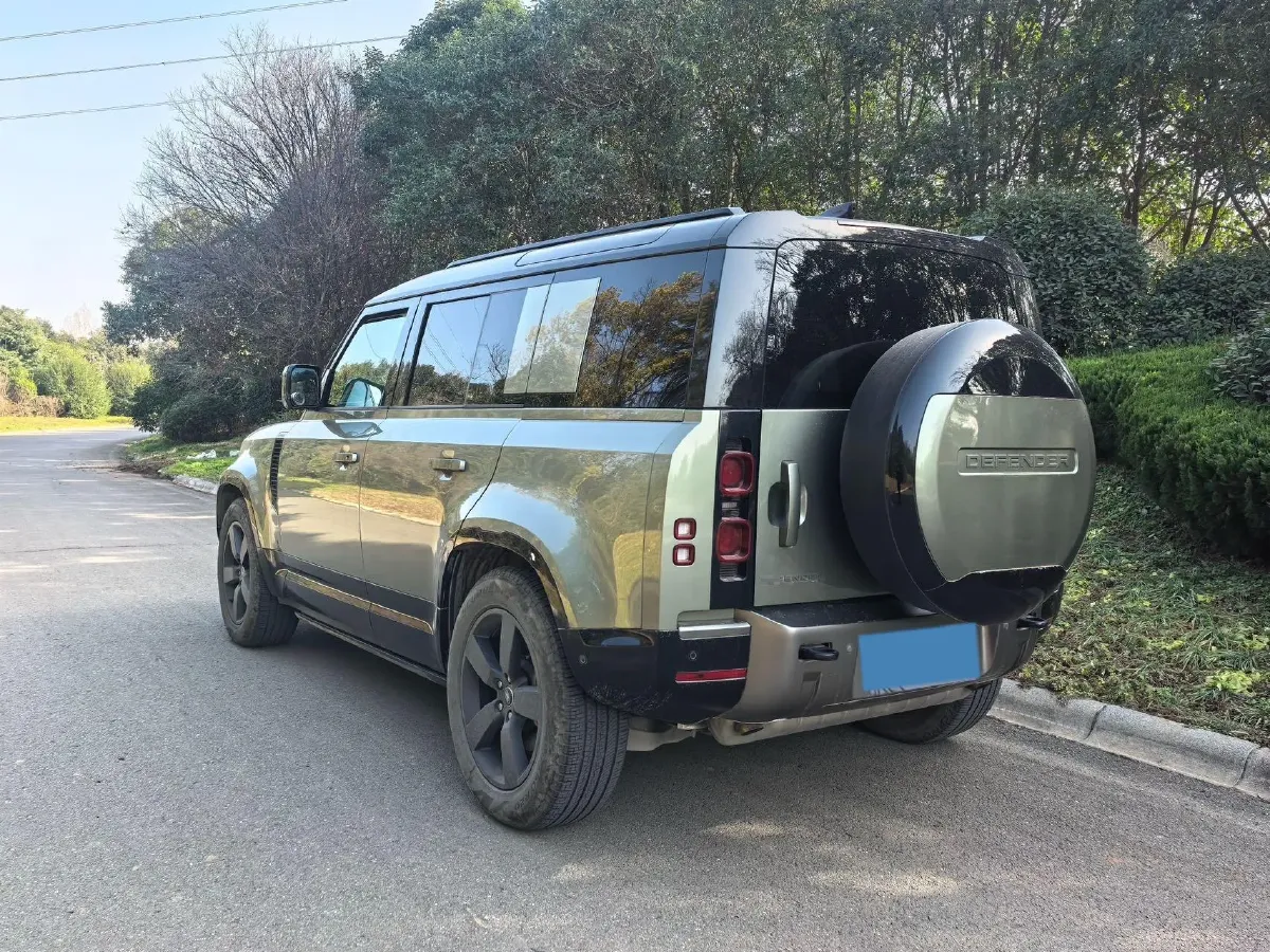 2025 Land Rover Defender 3.0T 400HP L6 8AT,autocango,china used car exporter,china ev exporter,chinese used car exporter,chinese used ev exporter