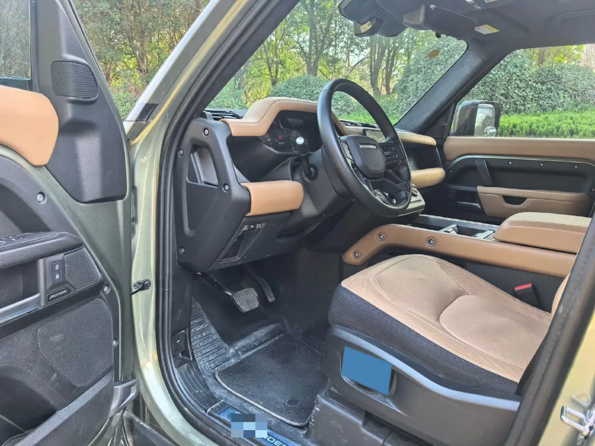 2025 Land Rover Defender 3.0T 400HP L6 8AT,autocango,china used car exporter,china ev exporter,chinese used car exporter,chinese used ev exporter