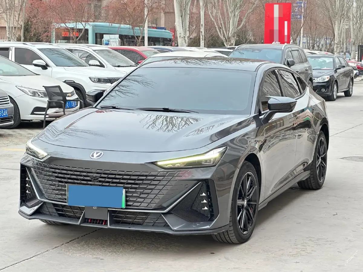 2023 ChangAn UNI-V iDD 1.5T 170HP L4 6TCT PHEV 18.4KWH