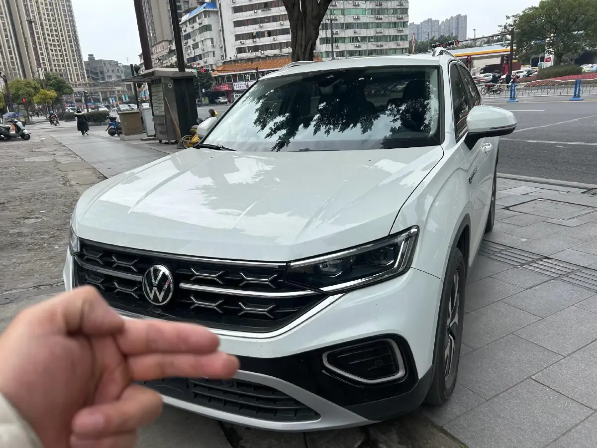 2023 Volkswagen Tayron 2.0T 186HP L4 7DCT