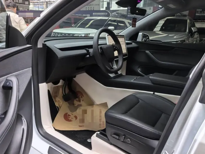 2025 Tesla Model Y BEV 62.5KWH,autocango,china used car exporter,china ev exporter,chinese used car exporter,chinese used ev exporter