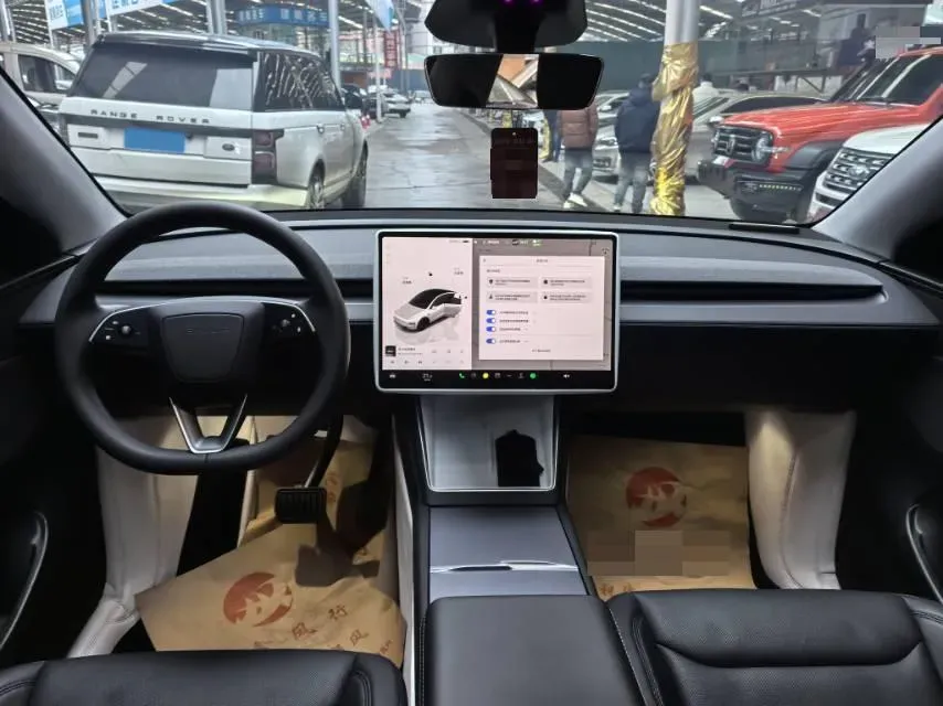 2025 Tesla Model Y BEV 62.5KWH,autocango,china used car exporter,china ev exporter,chinese used car exporter,chinese used ev exporter
