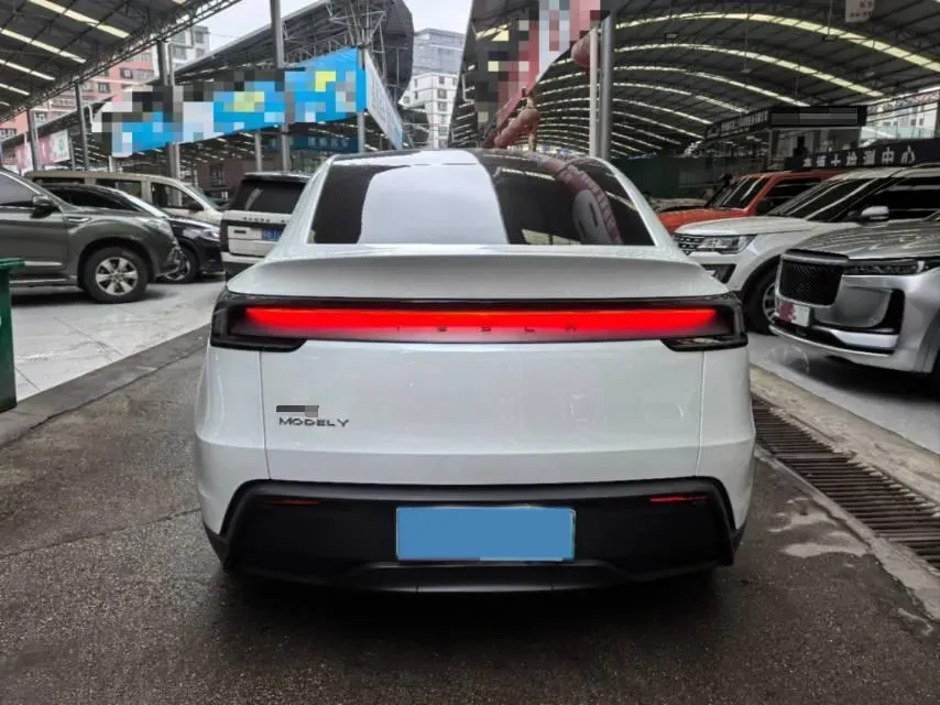 2025 Tesla Model Y BEV 62.5KWH,autocango,china used car exporter,china ev exporter,chinese used car exporter,chinese used ev exporter