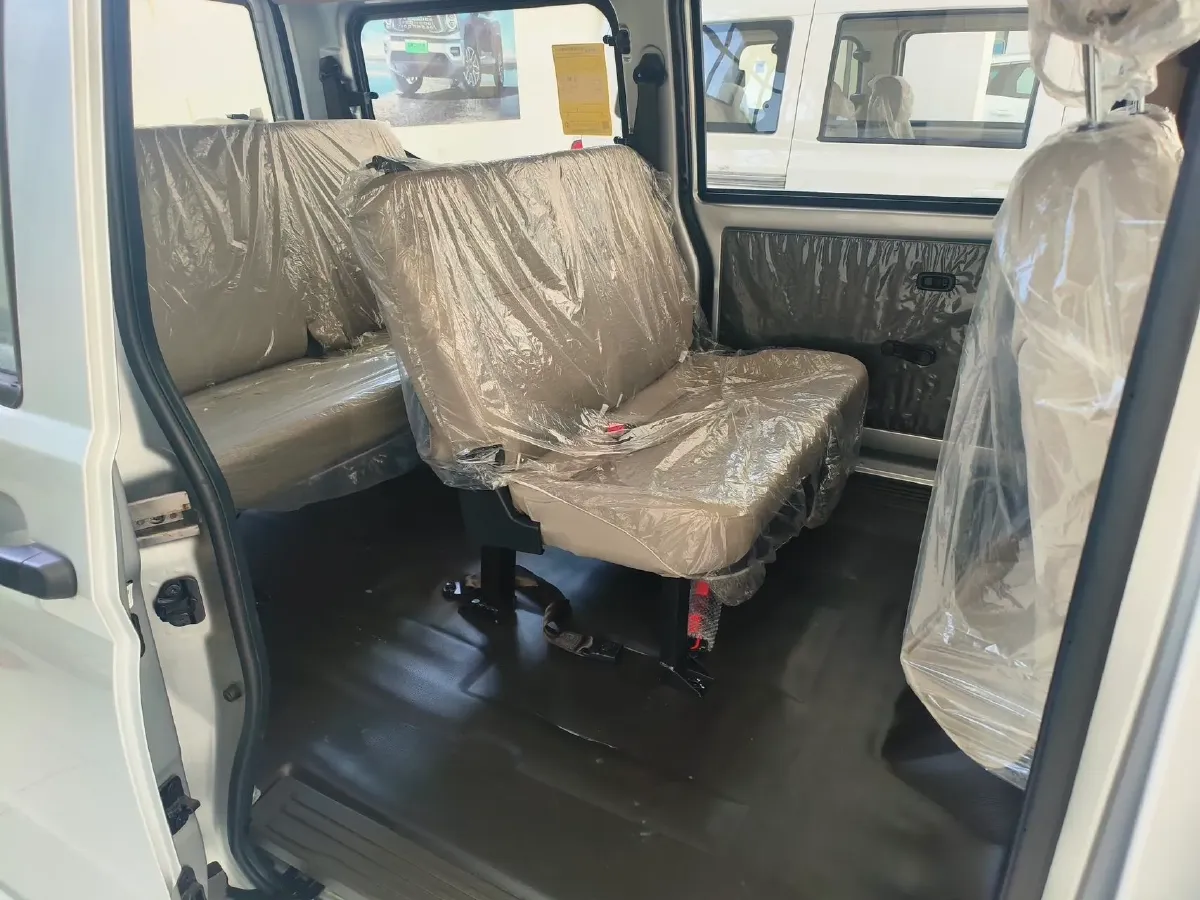 2023 WuLing RongGuang S 1.5L 102HP L4 5MT,autocango,china used car exporter,china ev exporter,chinese used car exporter,chinese used ev exporter