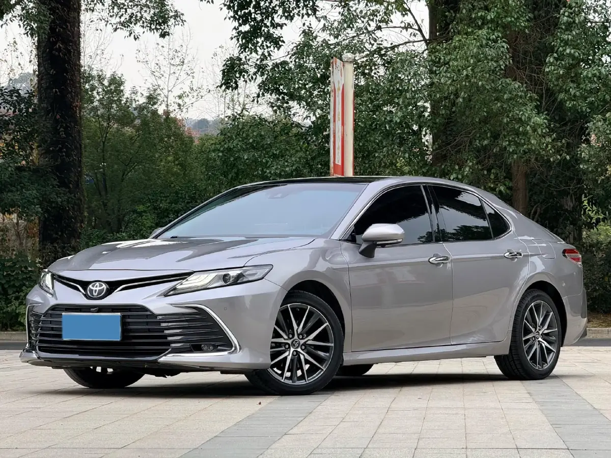 2021 Toyota Camry 2.5L 209HP L4 8AT