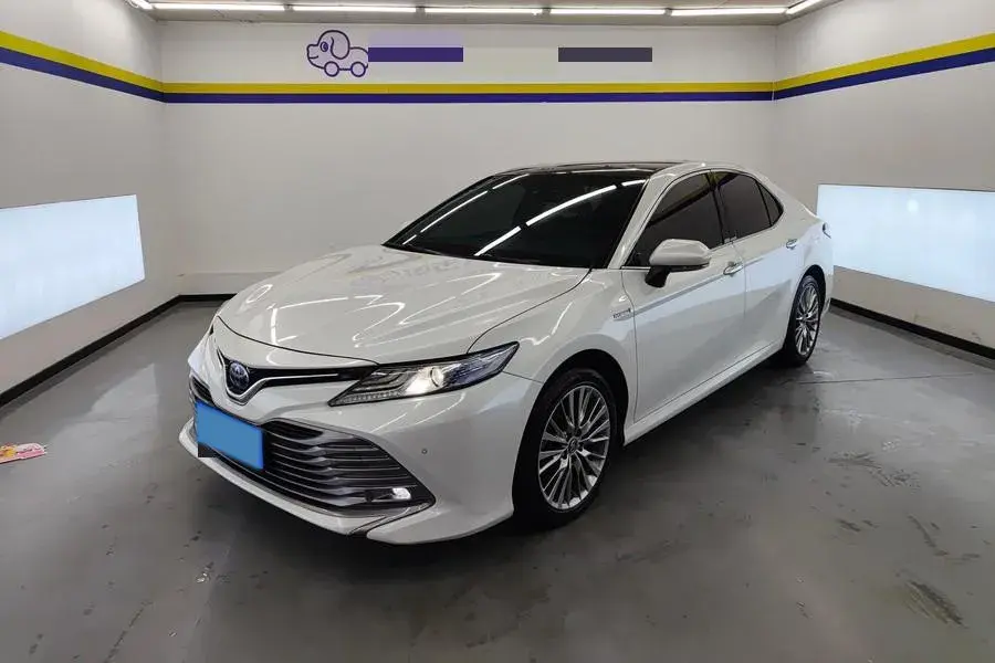 2019 Toyota Camry 2.5L 178HP L4 E-CVT Hybrid