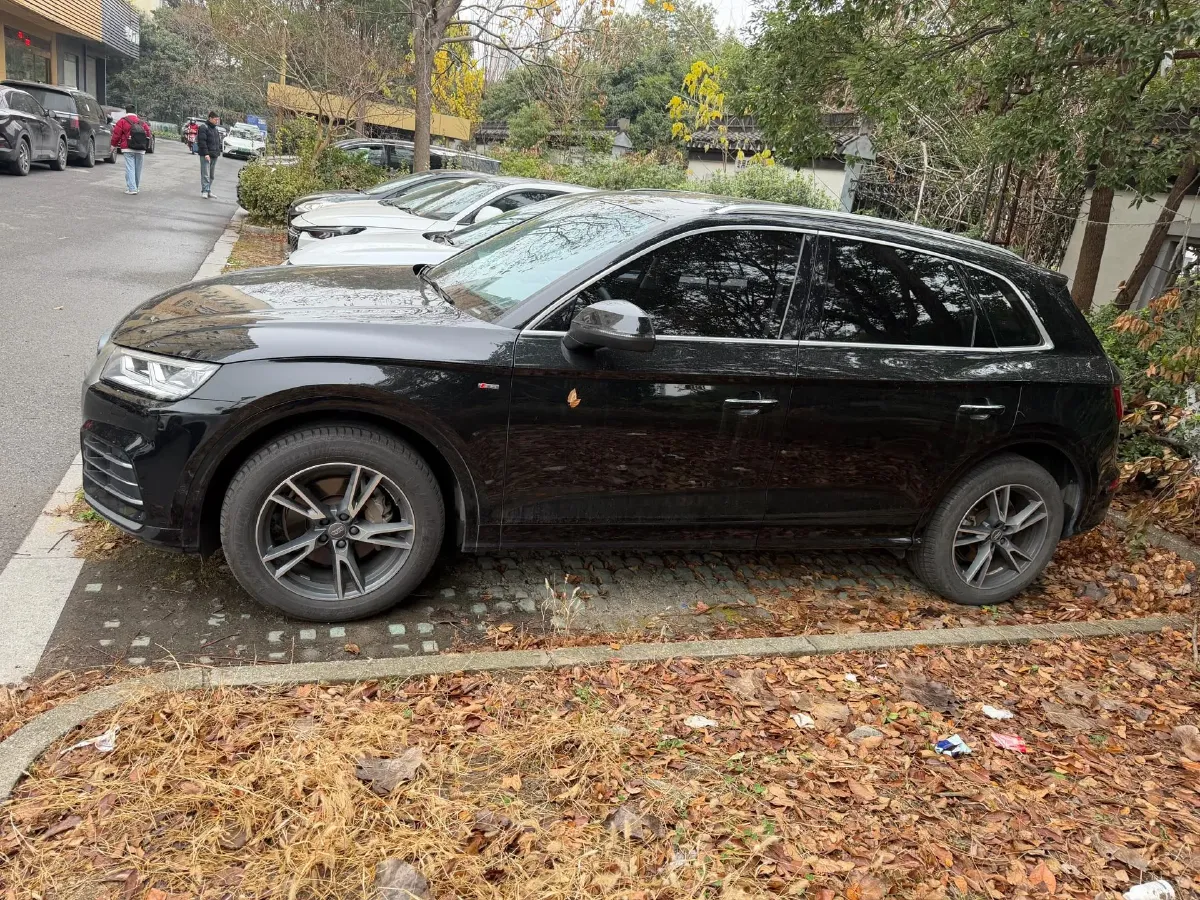 2020 Audi Q5L 2.0T 252HP L4 7DCT,autocango,china used car exporter,china ev exporter,chinese used car exporter,chinese used ev exporter