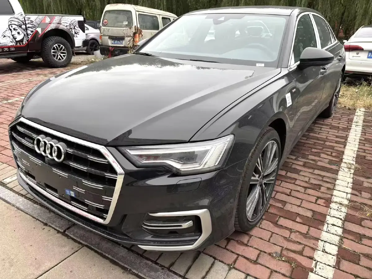 2025 Audi A6L 2.0T 245HP L4 7DCT