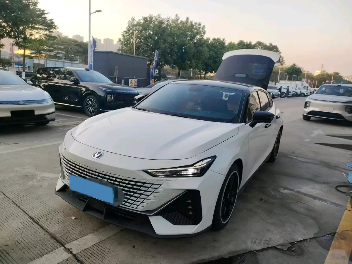 2022 ChangAn UNI-V 1.5T 188HP L4 7DCT