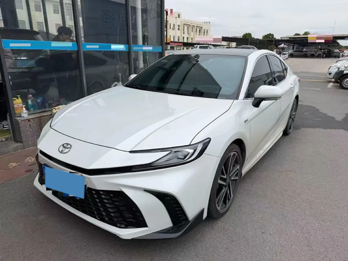 2024 Toyota Camry 2.0L 152HP L4 E-CVT Hybrid