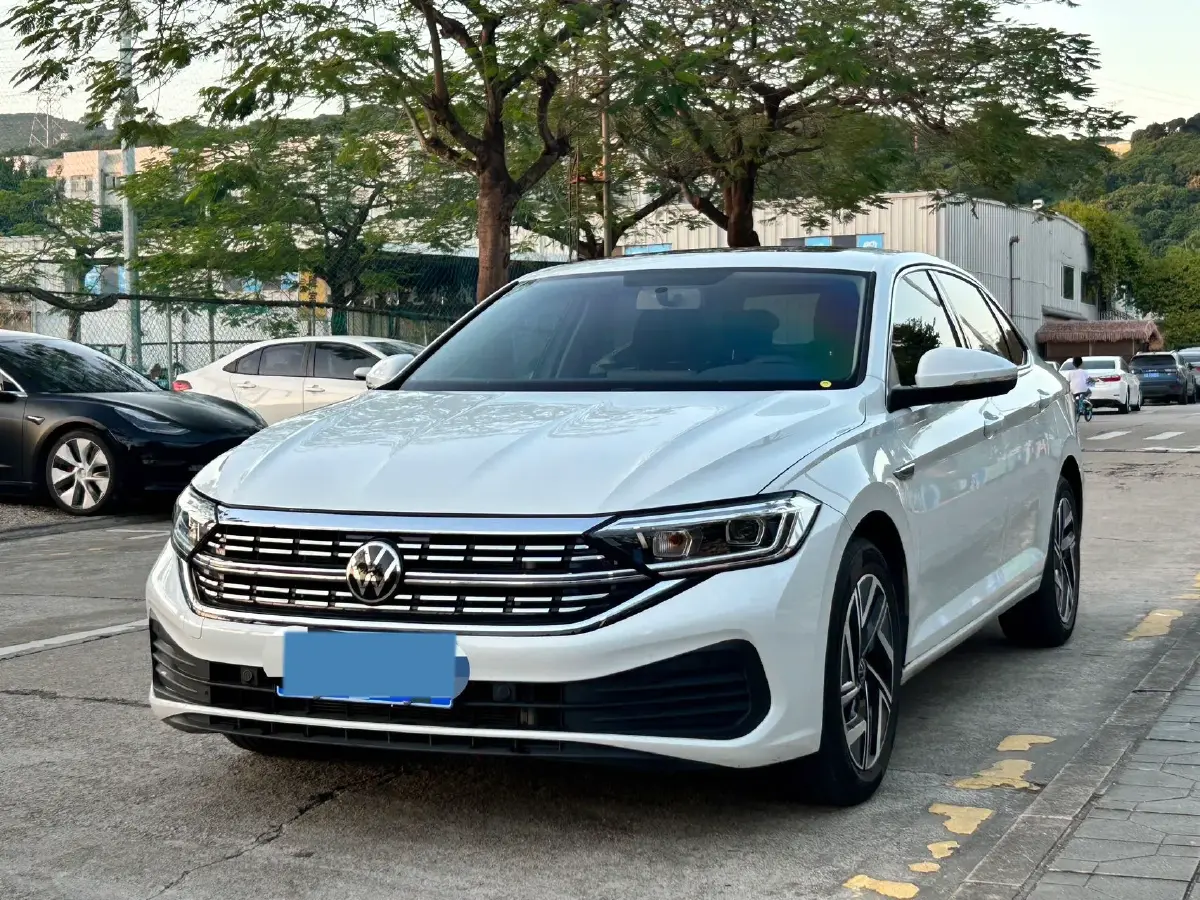 2025 Volkswagen Sagitar 1.5T 160HP L4 7DCT