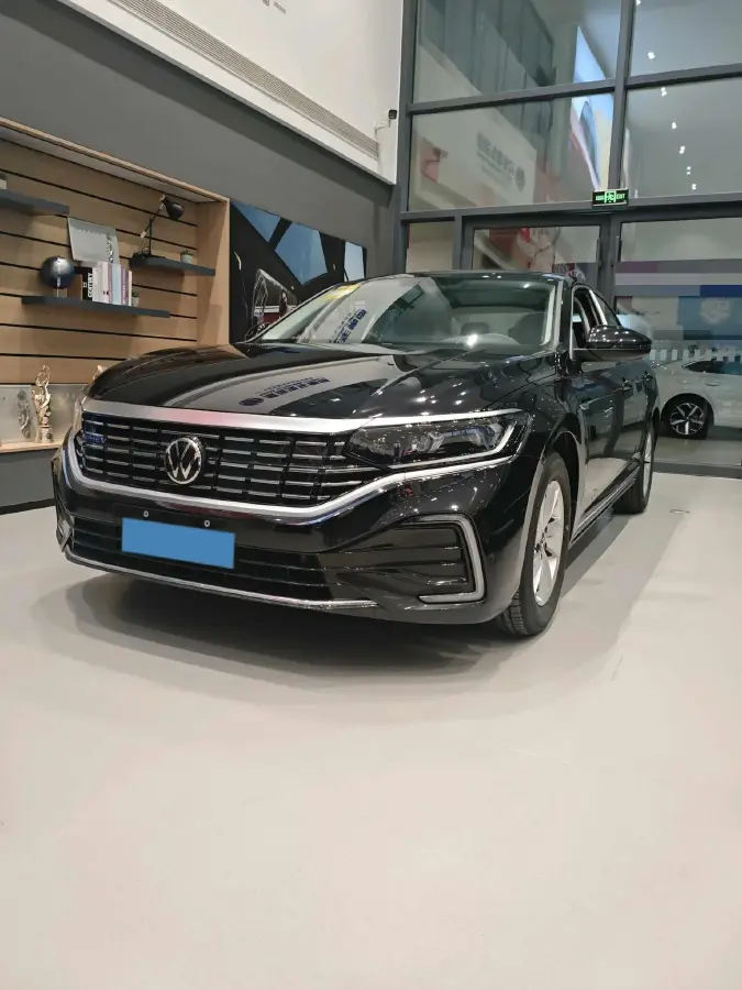 2025 Volkswagen Passat 1.4T 150HP L4 6DCT PHEV