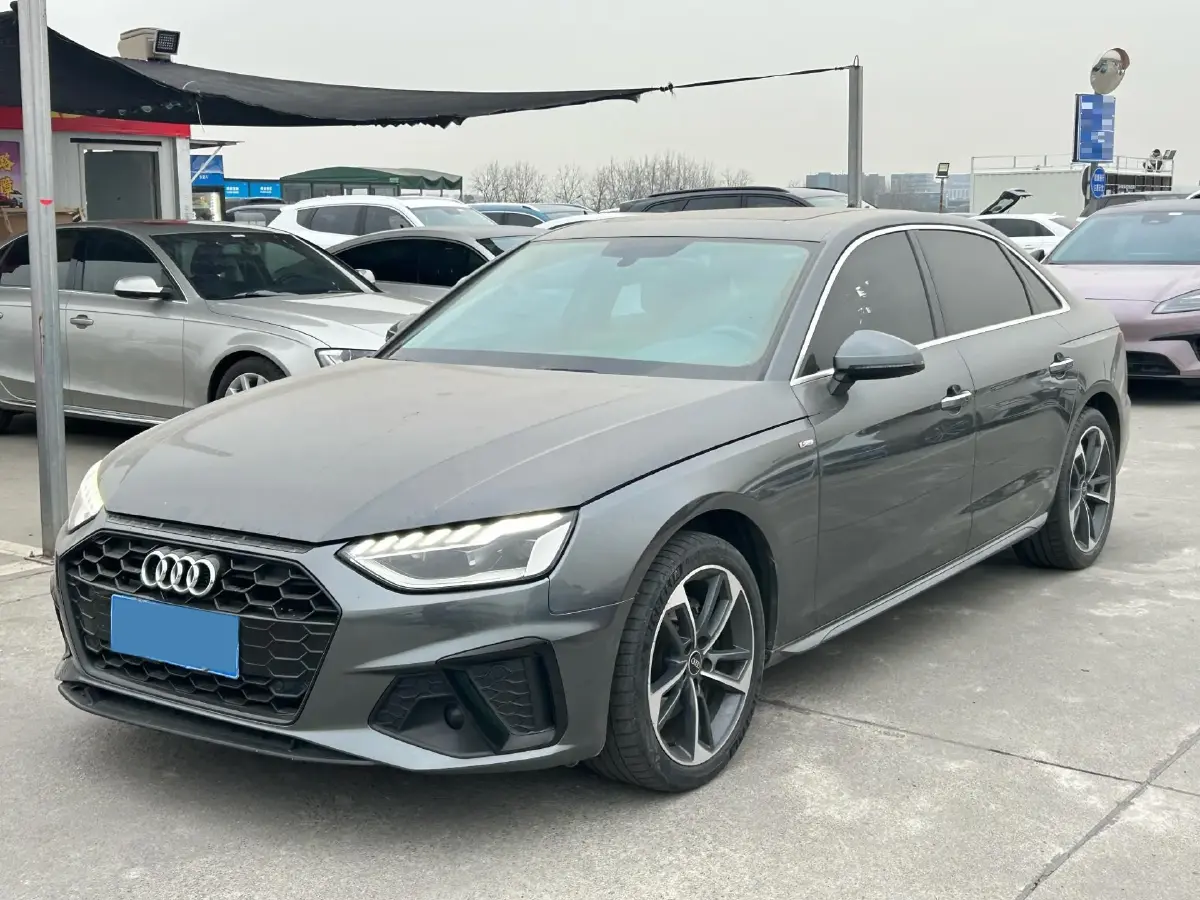 2022 Audi A4L 2.0T 190HP L4 7DCT