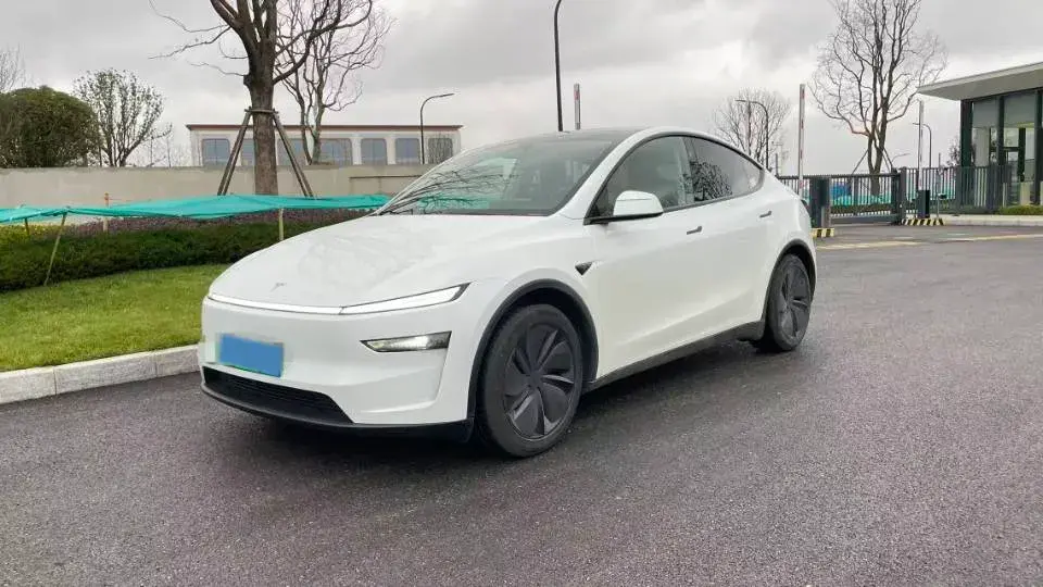 2025 Tesla Model Y BEV 78.4KWH
