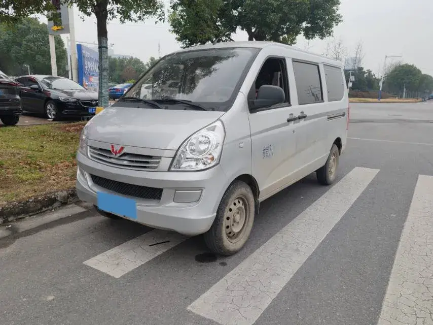 2021 WuLing RongGuang S 1.2L 76HP L4 5MT