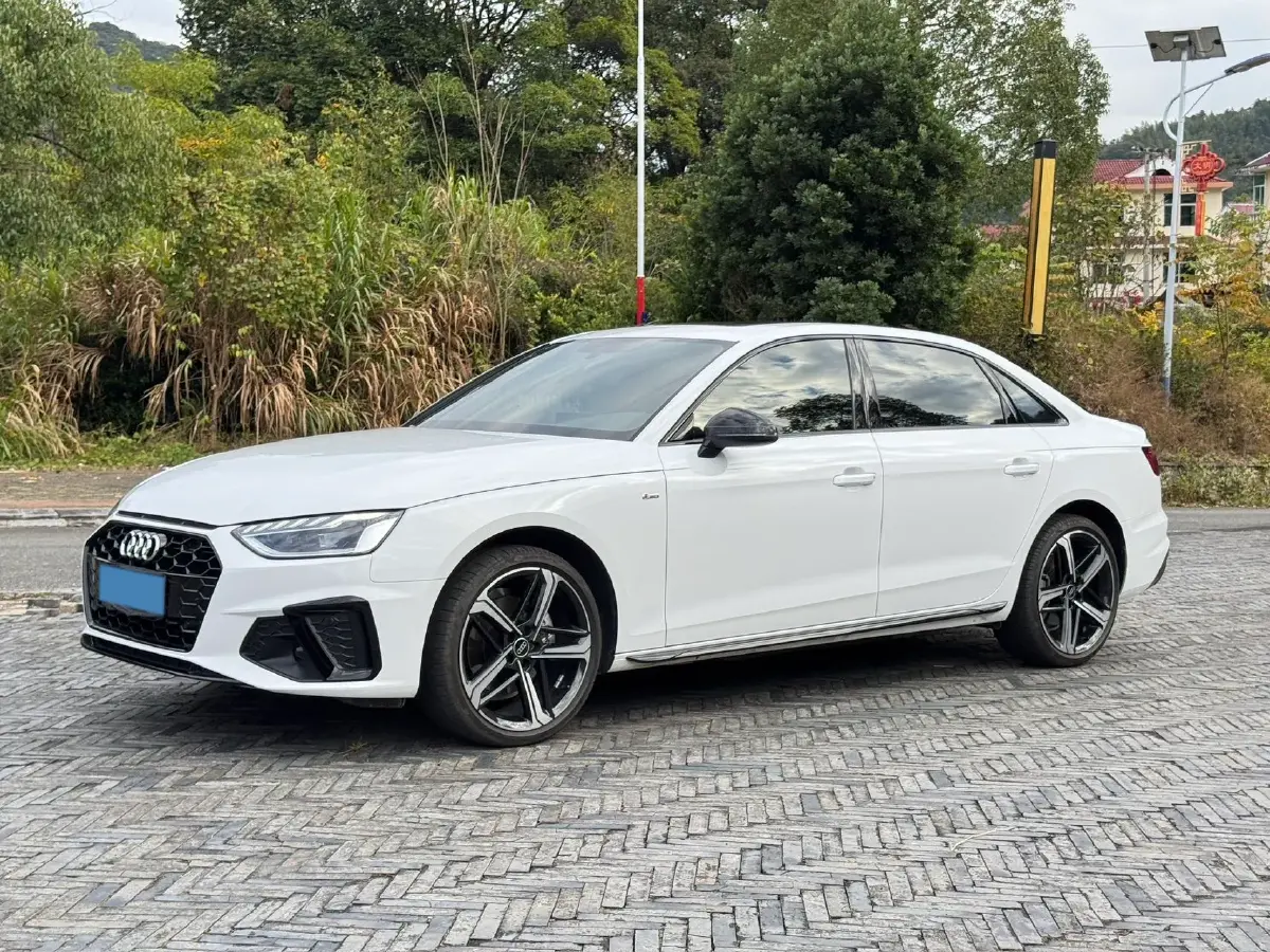 2024 Audi A4L 2.0T 190HP L4 7DCT