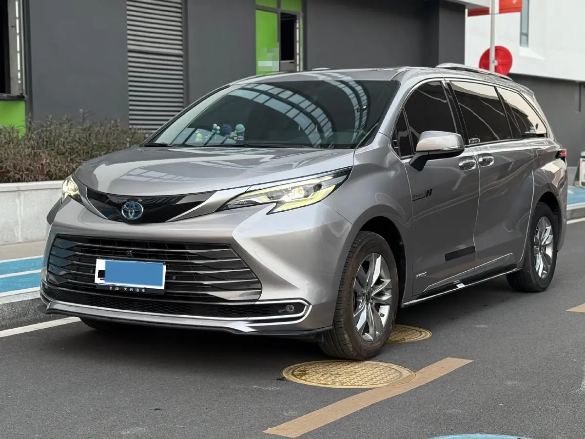 2021 Toyota Sienna 2.5L 192HP L4 E-CVT Hybrid
