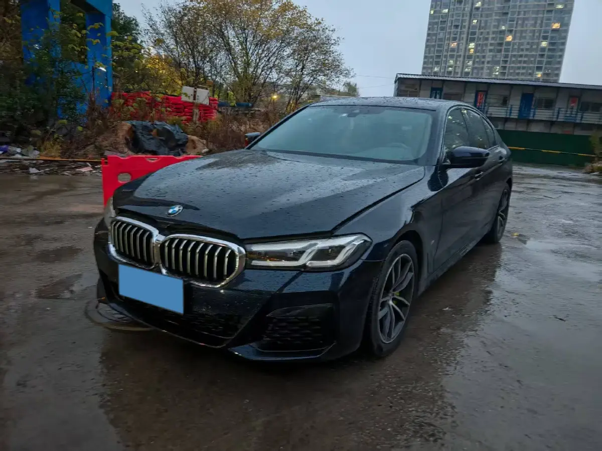 2022 BMW 5 Series 2.0T 184HP L4 8AT