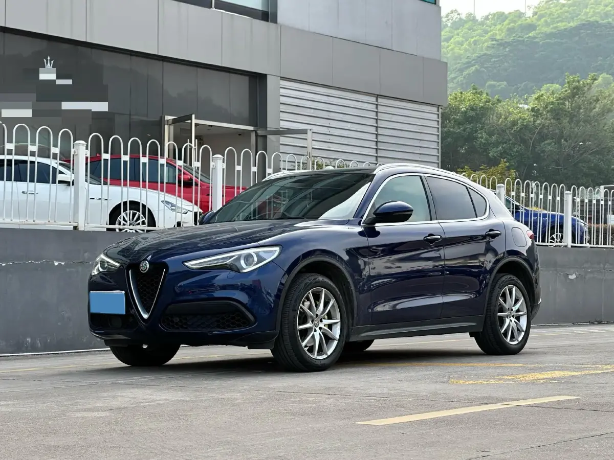 2017 Jaguar XE 2.0T 240HP L4 8AT