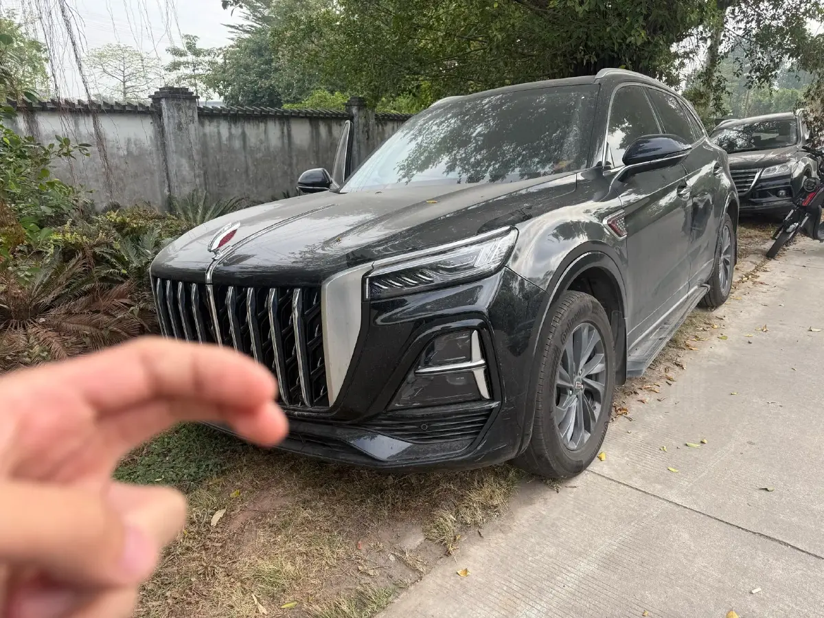 2023 HongQi HS5 2.0T 252HP L4 8AT