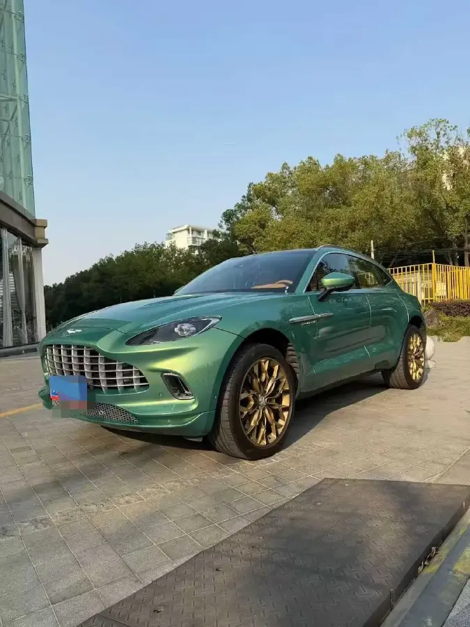 2023 Aston Martin DBX 3.0T 435HP L6 9AT