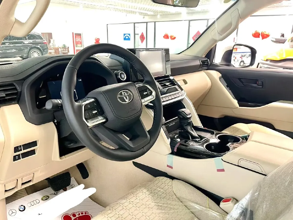 2022 Toyota Land Cruiser 3.4T 415HP V6 10AT,autocango,china used car exporter,china ev exporter,chinese used car exporter,chinese used ev exporter