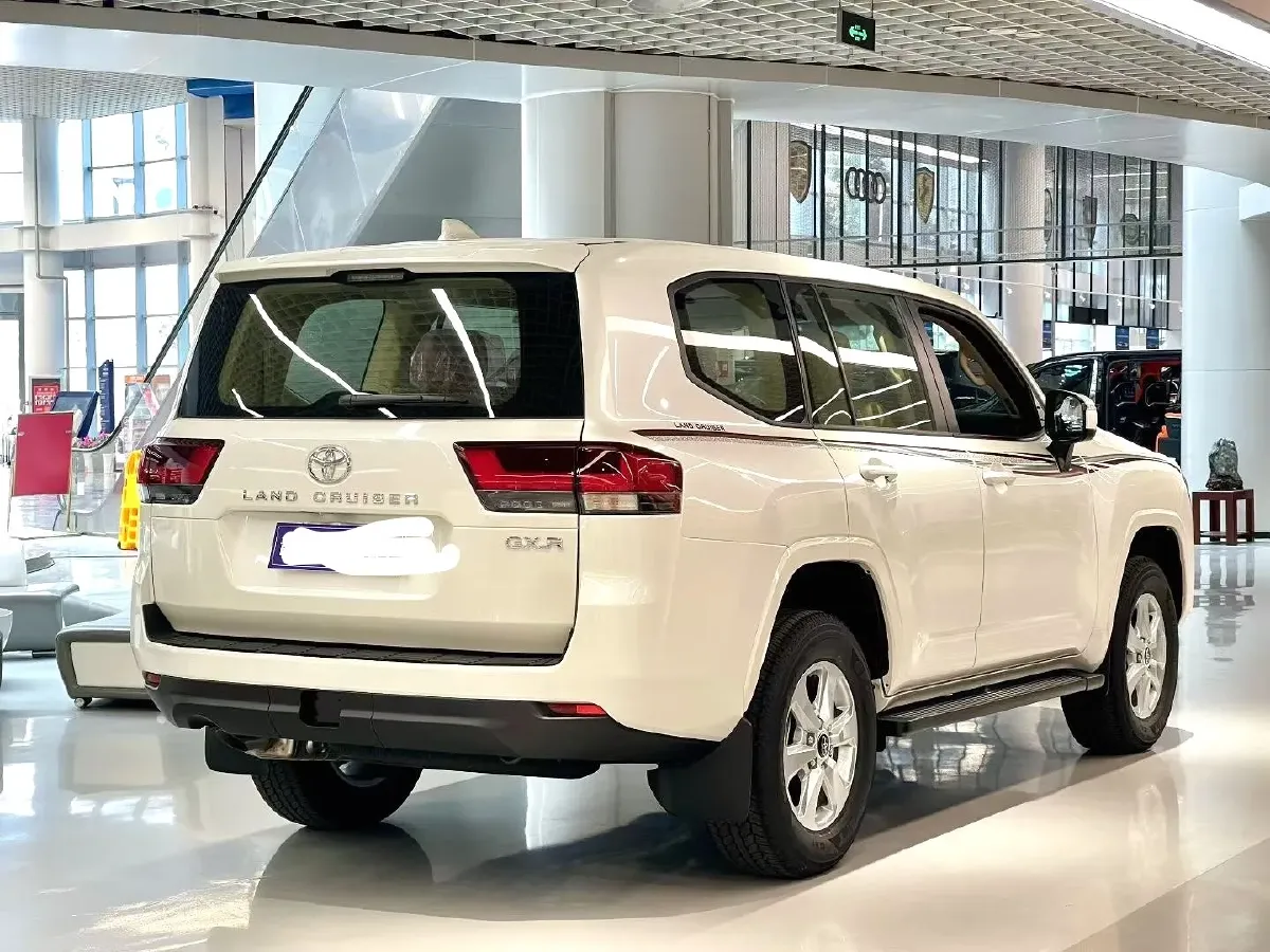 2022 Toyota Land Cruiser 3.4T 415HP V6 10AT,autocango,china used car exporter,china ev exporter,chinese used car exporter,chinese used ev exporter