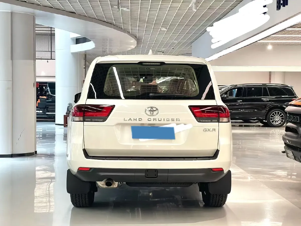 2022 Toyota Land Cruiser 3.4T 415HP V6 10AT,autocango,china used car exporter,china ev exporter,chinese used car exporter,chinese used ev exporter