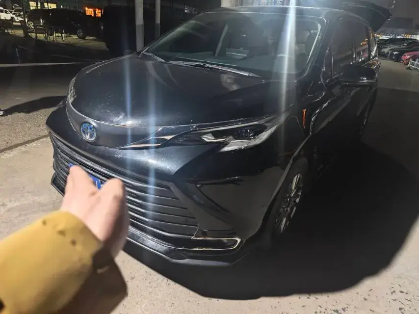 2023 Toyota Sienna 2.5L 189HP L4 E-CVT Hybrid