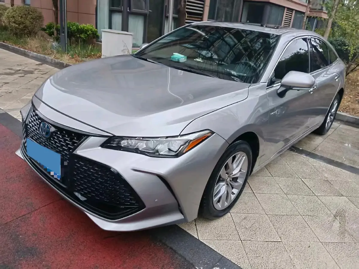 2019 Toyota Avalon 2.5L 178HP L4 E-CVT Hybrid