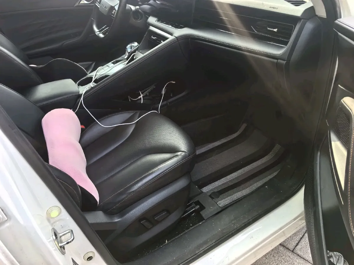 2022 Yema EC60 BEV 59.13KWH,autocango,china used car exporter,china ev exporter,chinese used car exporter,chinese used ev exporter