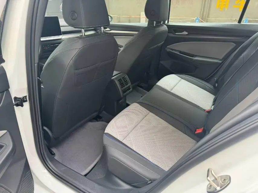 2025 Volkswagen Golf 1.5T 160HP L4 7DCT,autocango,china used car exporter,china ev exporter,chinese used car exporter,chinese used ev exporter