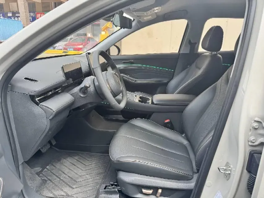 2026 BaoJun Cloud Sea 1.5L 106HP L4 E-CVT PHEV,autocango,china used car exporter,china ev exporter,chinese used car exporter,chinese used ev exporter