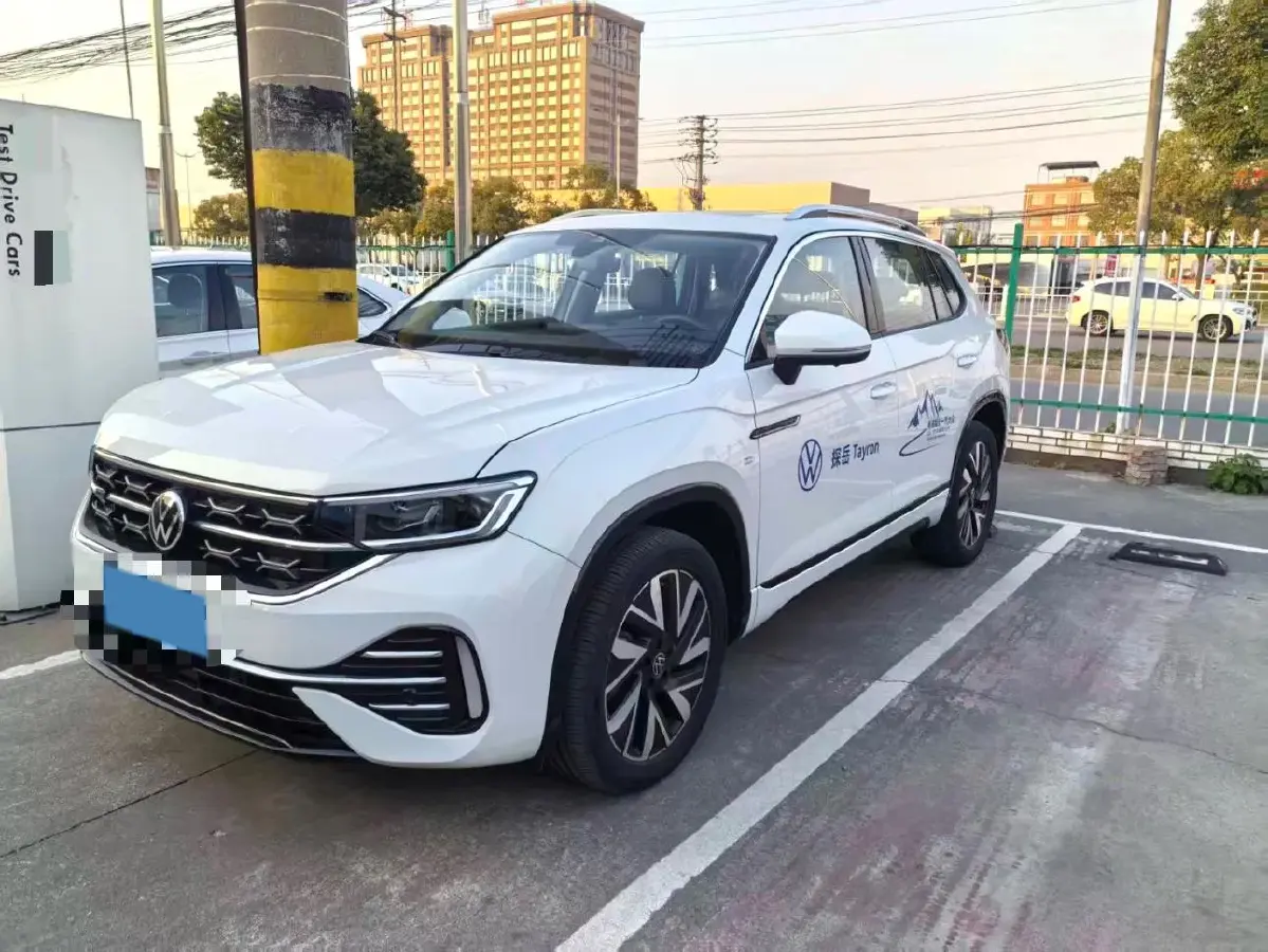 2023 Volkswagen Tayron 2.0T 220HP L4 7DCT