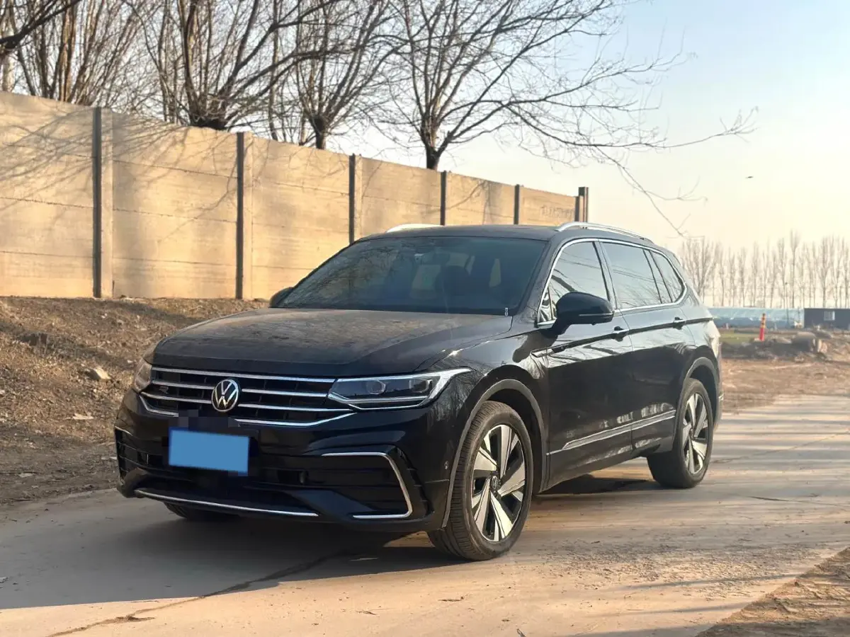2023 Volkswagen Tiguan L 2.0T 186HP L4 7DCT