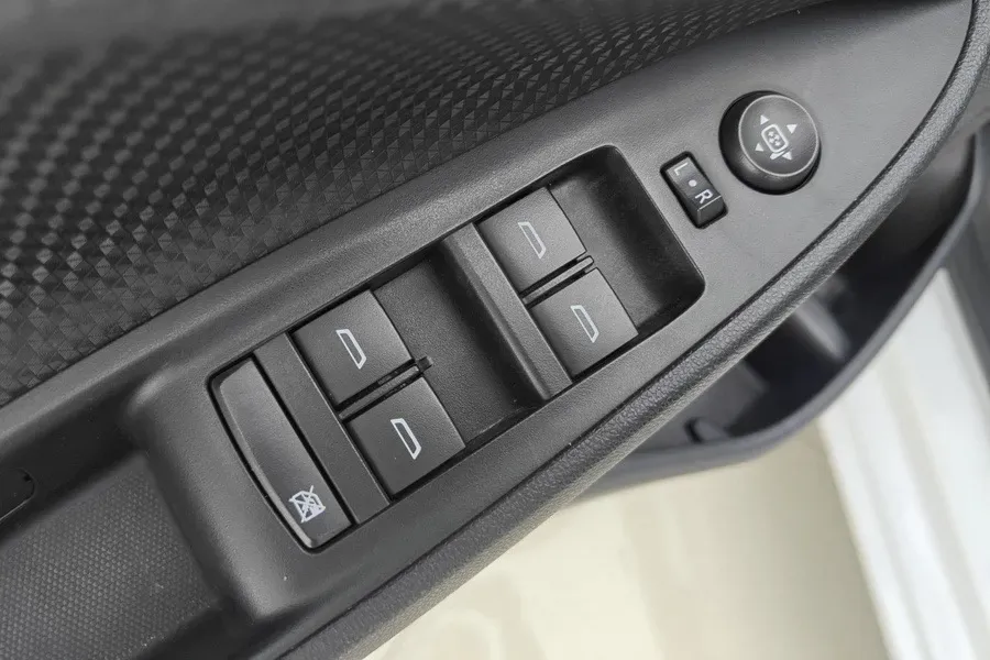 2020 Chevrolet Cavalier 1.0T 125HP L3 6AT,autocango,china used car exporter,china ev exporter,chinese used car exporter,chinese used ev exporter