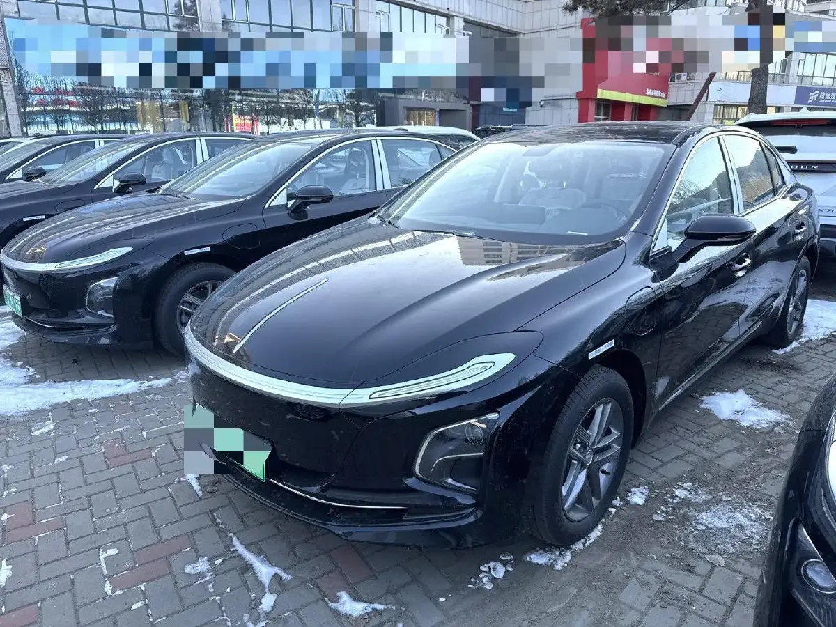2025 HongQi E-QM5 BEV