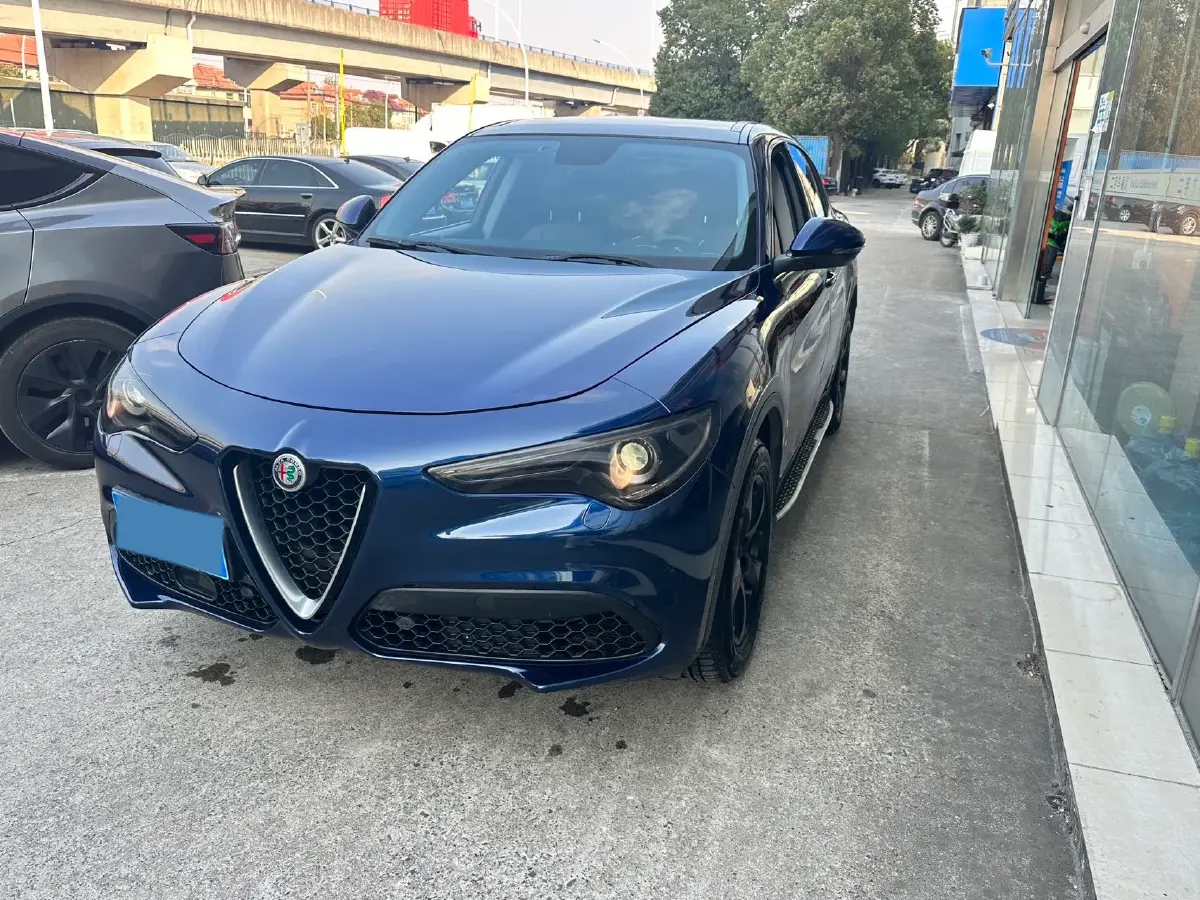 2017 Jaguar XE 2.0T 240HP L4 8AT