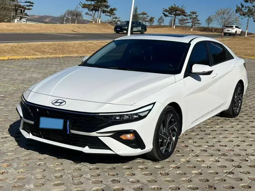 2023 Hyundai Elantra 1.5L 115HP L4 CVT