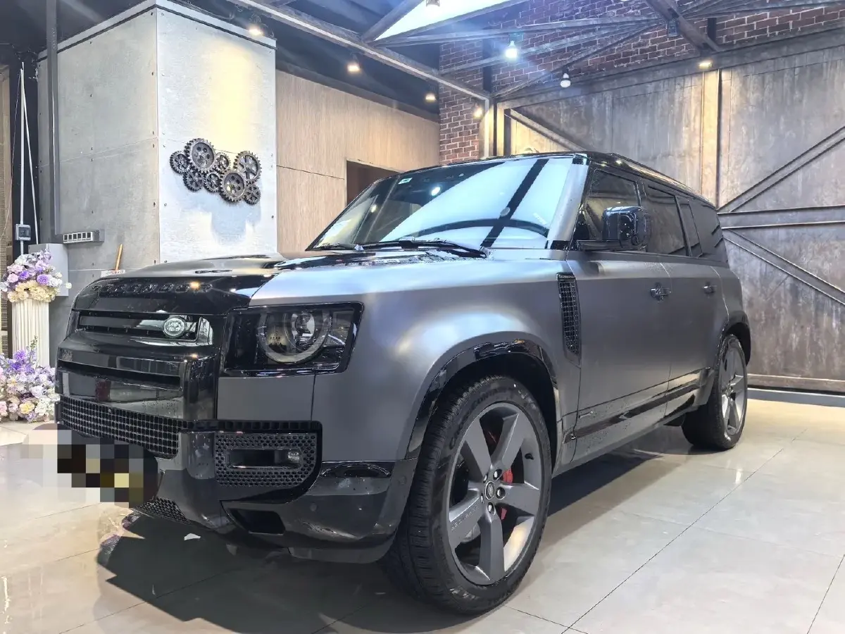 2025 Land Rover Defender 3.0T 400HP L6 8AT