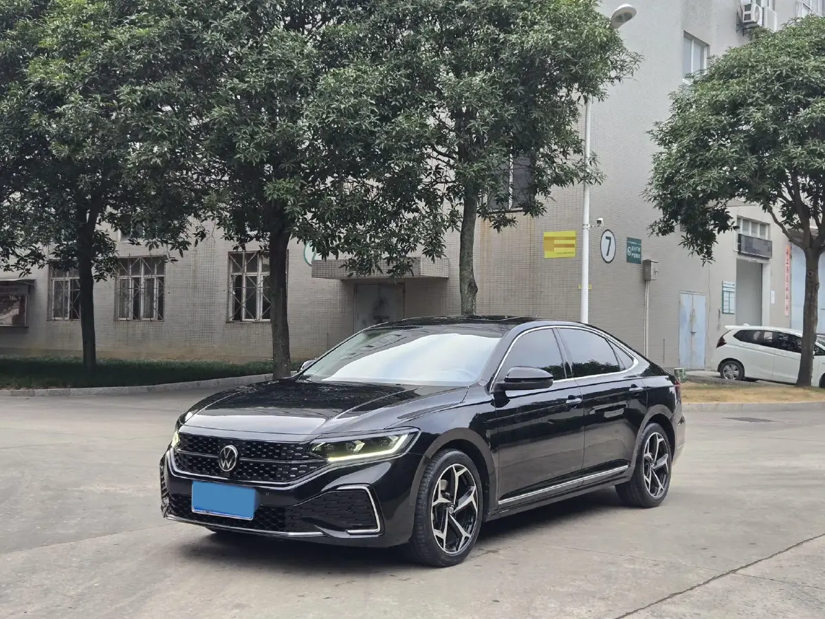 2024 Volkswagen Passat 2.0T 220HP L4 7DCT